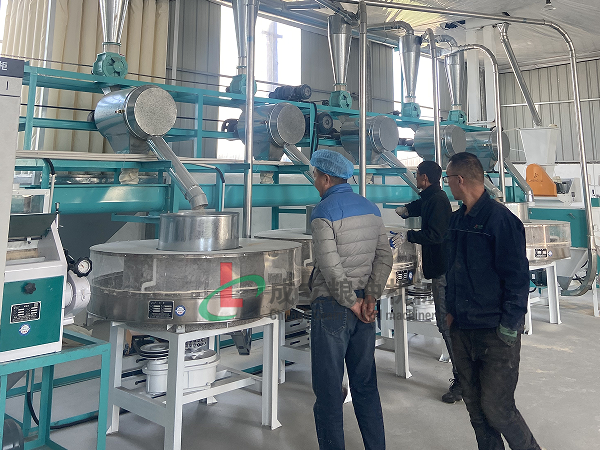 鶴壁客戶訂購(gòu)4+2組石磨面粉機(jī)，運(yùn)行良好